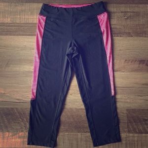 Romeo & Juliet Cropped Yoga Leggings Size S